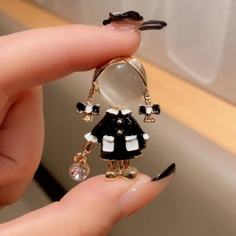 Cute Little Girl Nurse Brooch  – Women Jewelry Accessories For Black Dress recenzja i cena